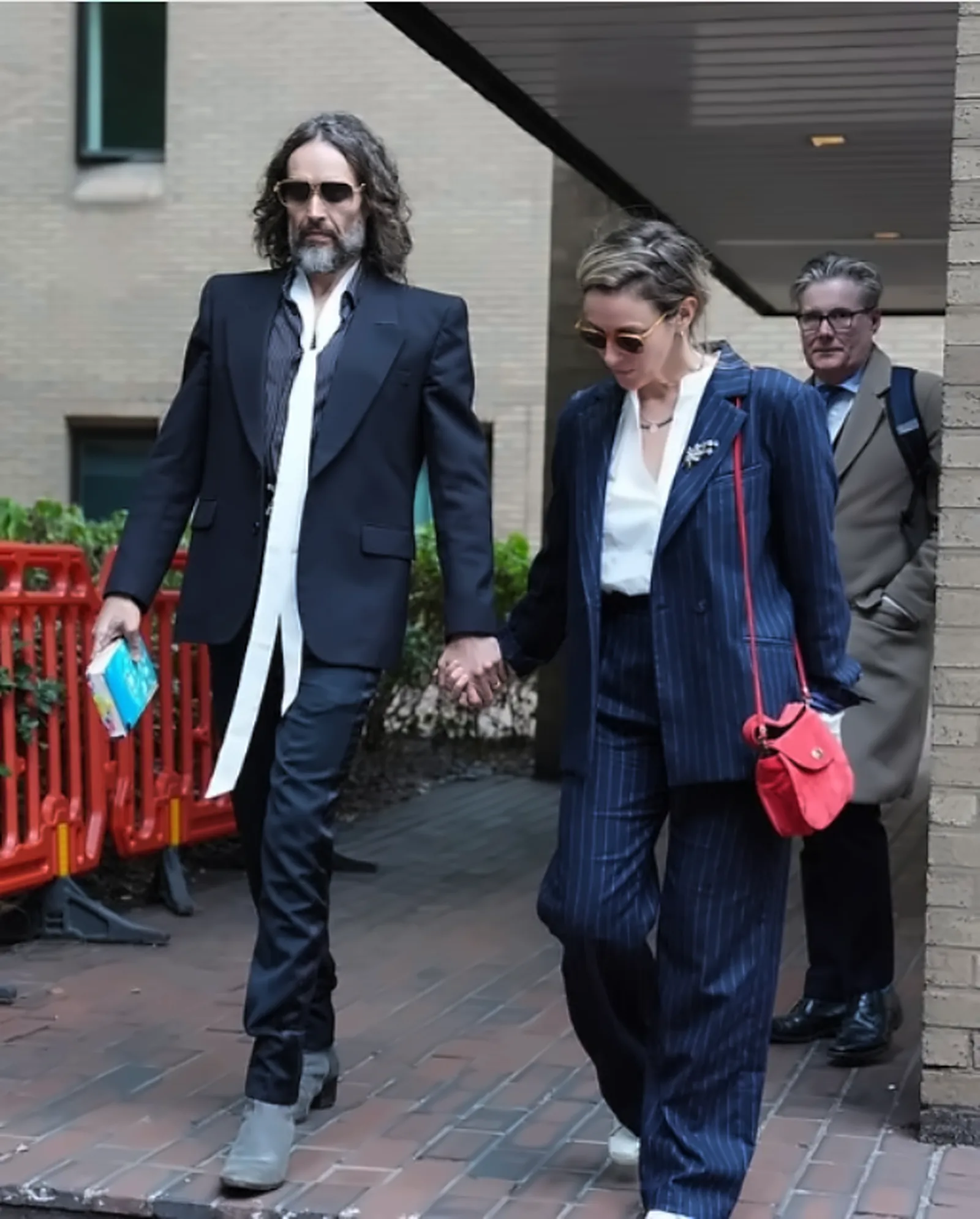 Russell Brand Davasında 5 Bin Kadın Iddiası Tanık Ifadesine Girdi (1)