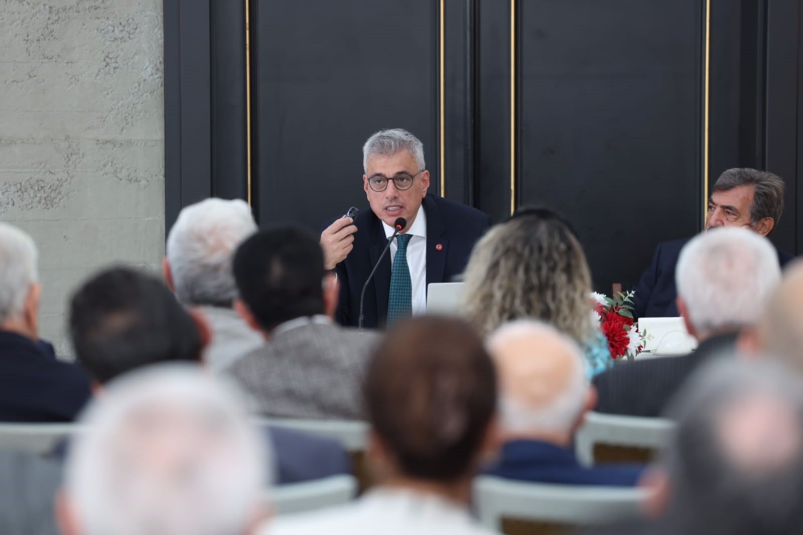 Sağlık Bakanı Kemal Memişoğlu, Türk Parlamenterler Birliği programında 13-17 yaş arası gençlerde sigara kullanımına ilişkin konuşuyor.