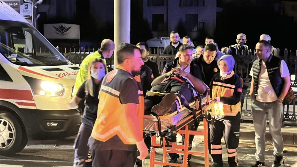 Sakarya Adapazarı'nda Üç Araç Birbirine Girdi, 4 Kişi Yaralı
