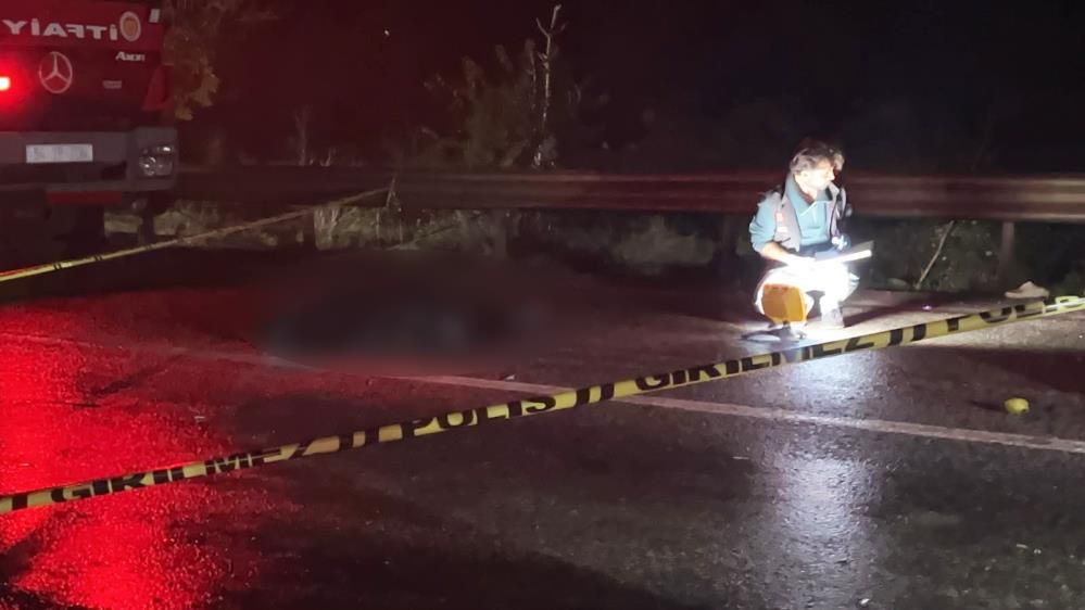 Sakarya'da 3 Aracın Karıştığı Kazada 2 Kişi Öldü, 3 Kişi Yaralandı