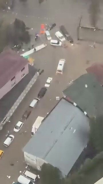 Sarıyer'de Onlarca Araç Suya Gömüldü