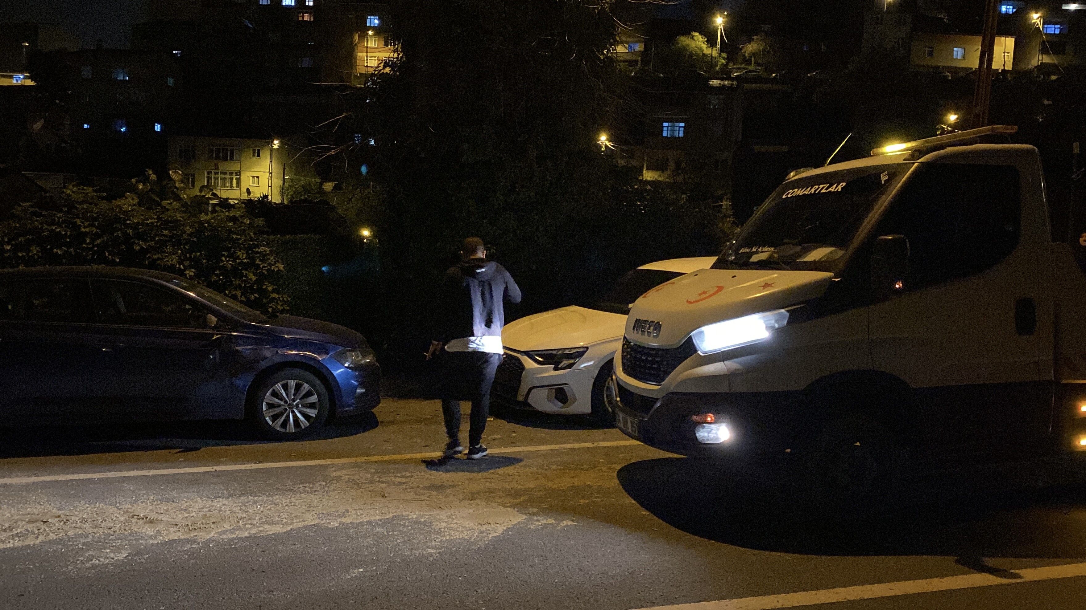 Sarıyer’de Otomobil Park Halindeki 6 Araca Çarpt (3)