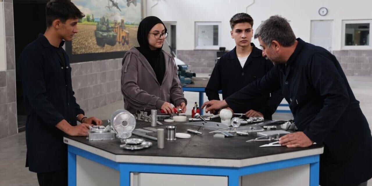 Savunma Sanayiinde Kariyer Fırsatı Öğrencilere Burs Ve Yurt Desteği (1)