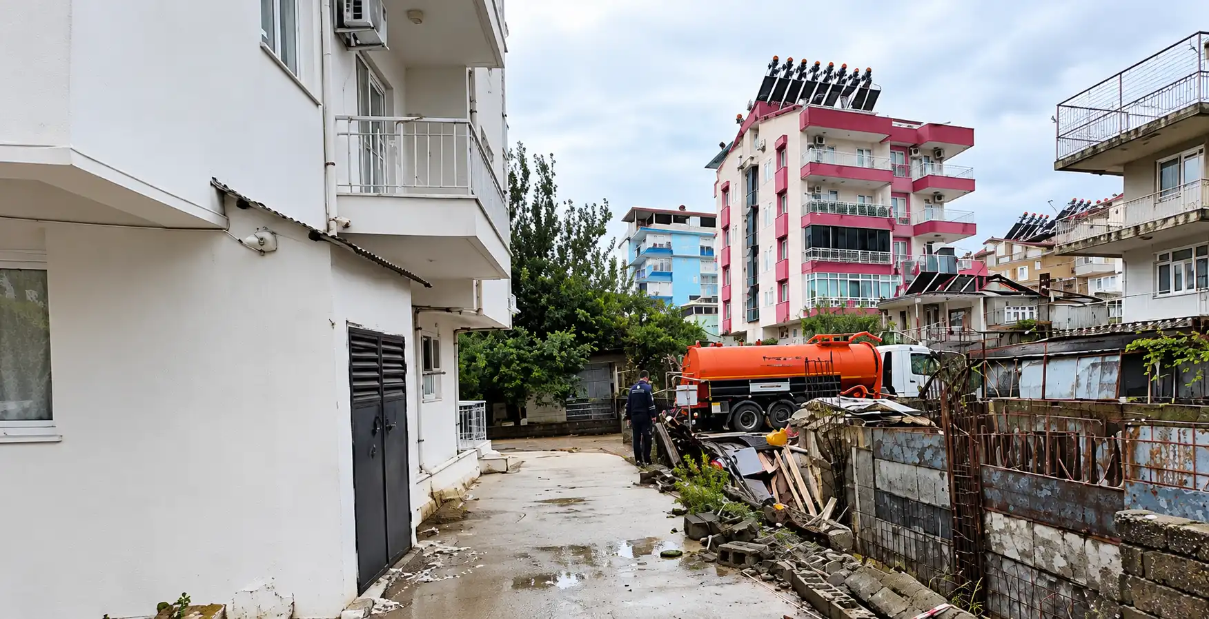 Serik’te Sağanak Sonrası Istinat Duvarı Çöktü 2
