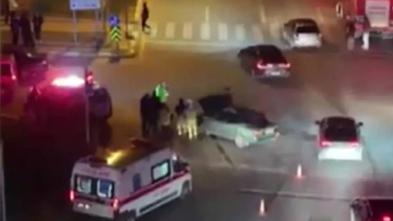 Sincan’da Otomobile Arkadan Çarptı1