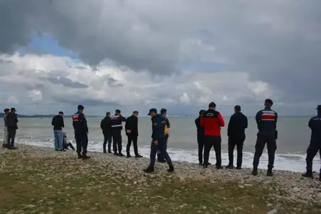 Sinop'ta Tekne Alabora Oldu Kayıp Polis Için 140 Personel Seferber Edildi (1)