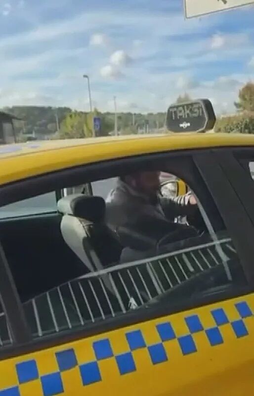 Taksici ile yolcular arasında bebek arabası tartışması: “Ben nakliyeci değilim, taksiciyim”
