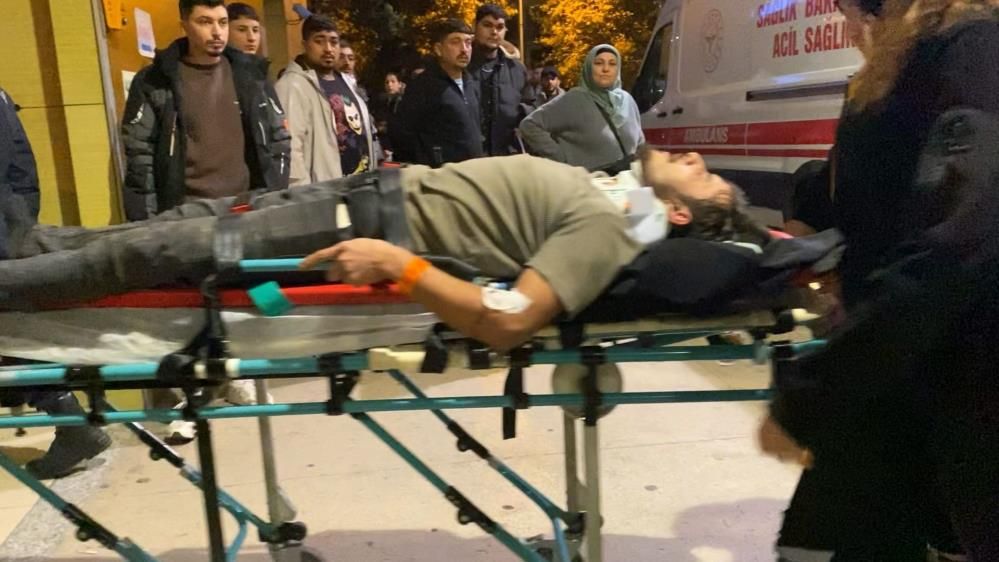 Tır Ile Kamyonet Kafa Kafaya