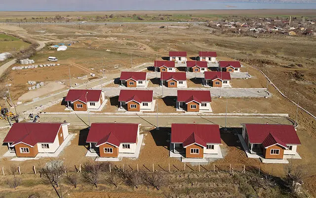Ankara’da yapılaşmanın sürdüğü bir bölgede boş arsa ve inşaat halindeki konutlar