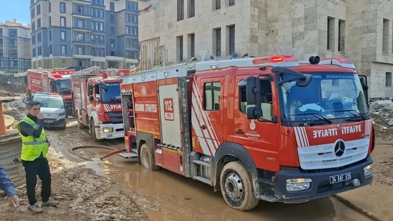 Tuzla’da 32 Kişinin Kaldığı Konteynerlerde Yangın Ekipler Müdahale Ettii
