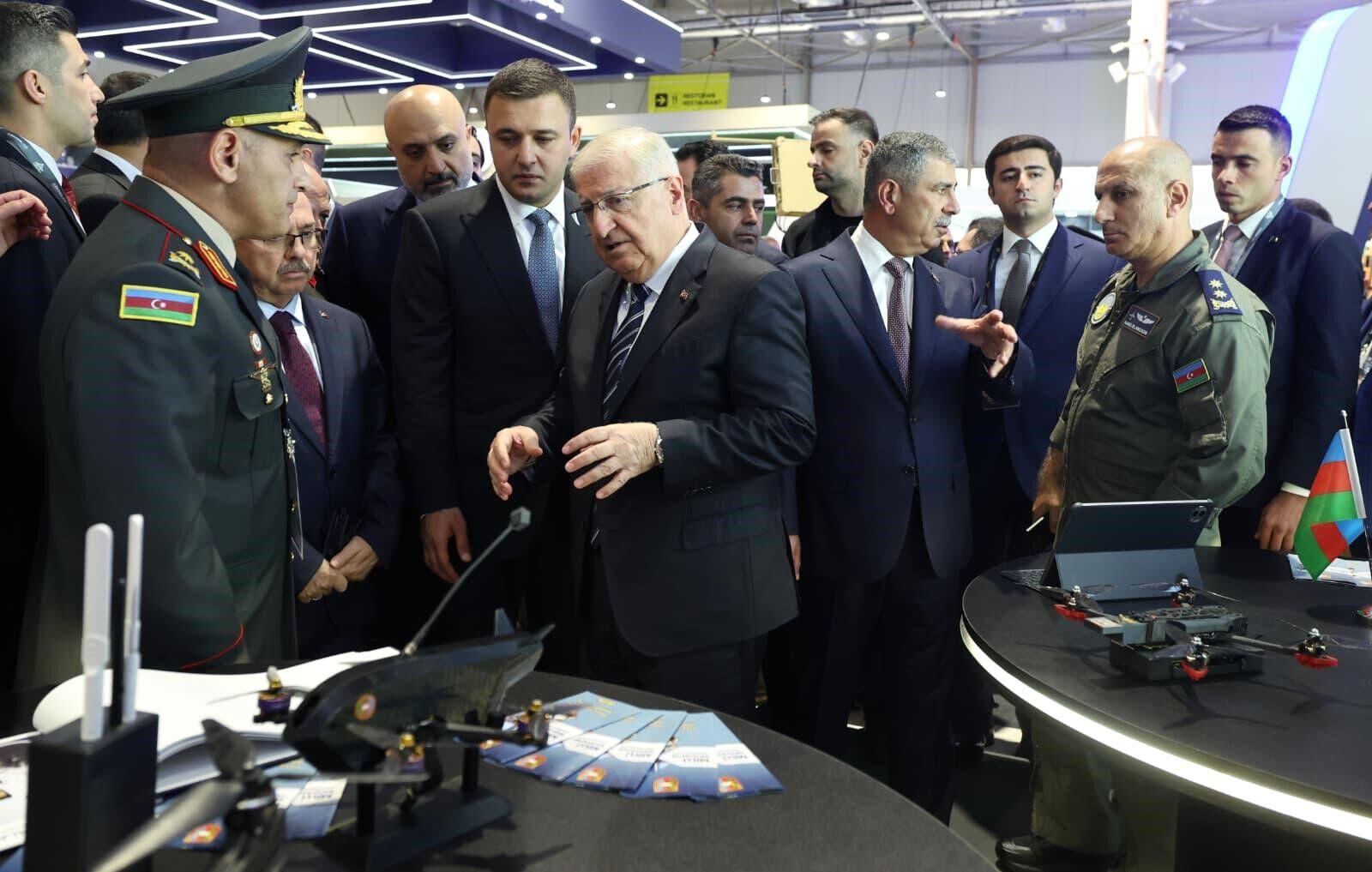 Yaşar Güler Bakü'deki Adex Fuarı'nda Yeni Sistemleri Yakından Gördü1