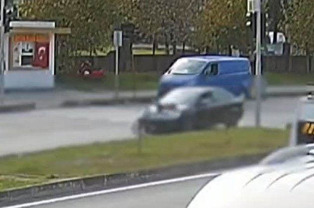 Yaya Geçidinde Bisikletli Çocuğa Otomobil Çarptı 1 Yaralı-1