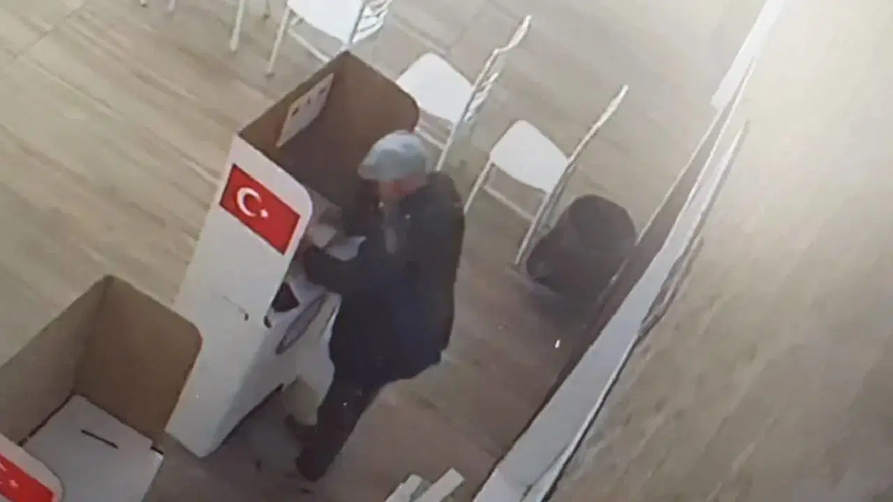 Yeni Parti’de kamera skandalı: Verilen oylar görüntülendi