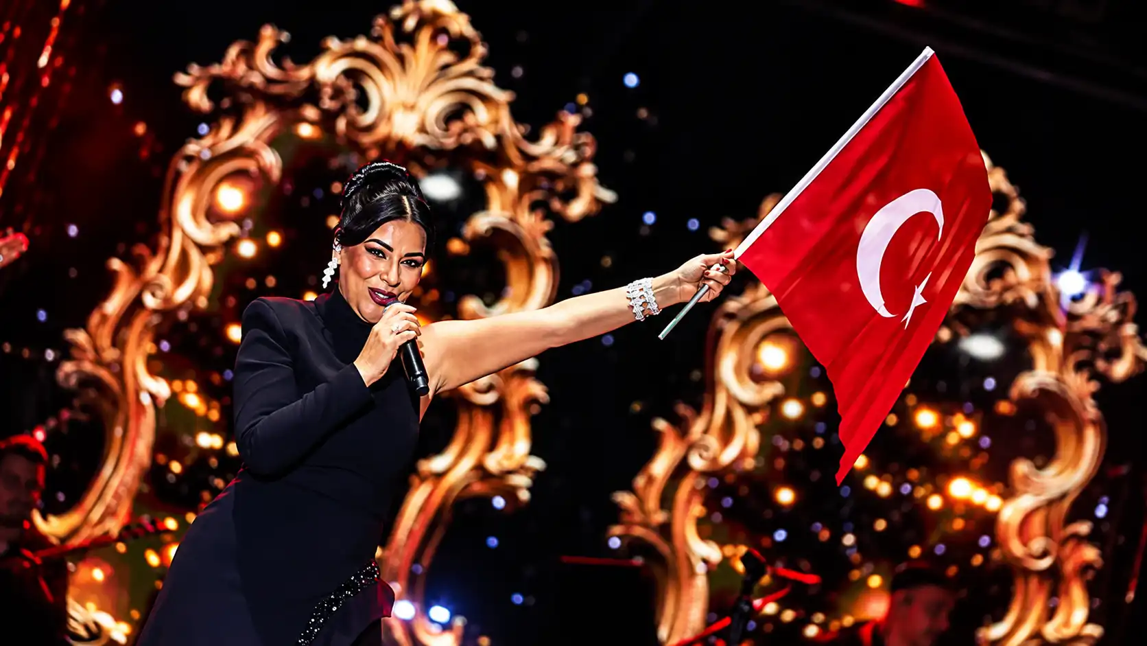 Yenimahalle’de Cumhuriyet Coşkusu Zara Konseriyle Başladı-1