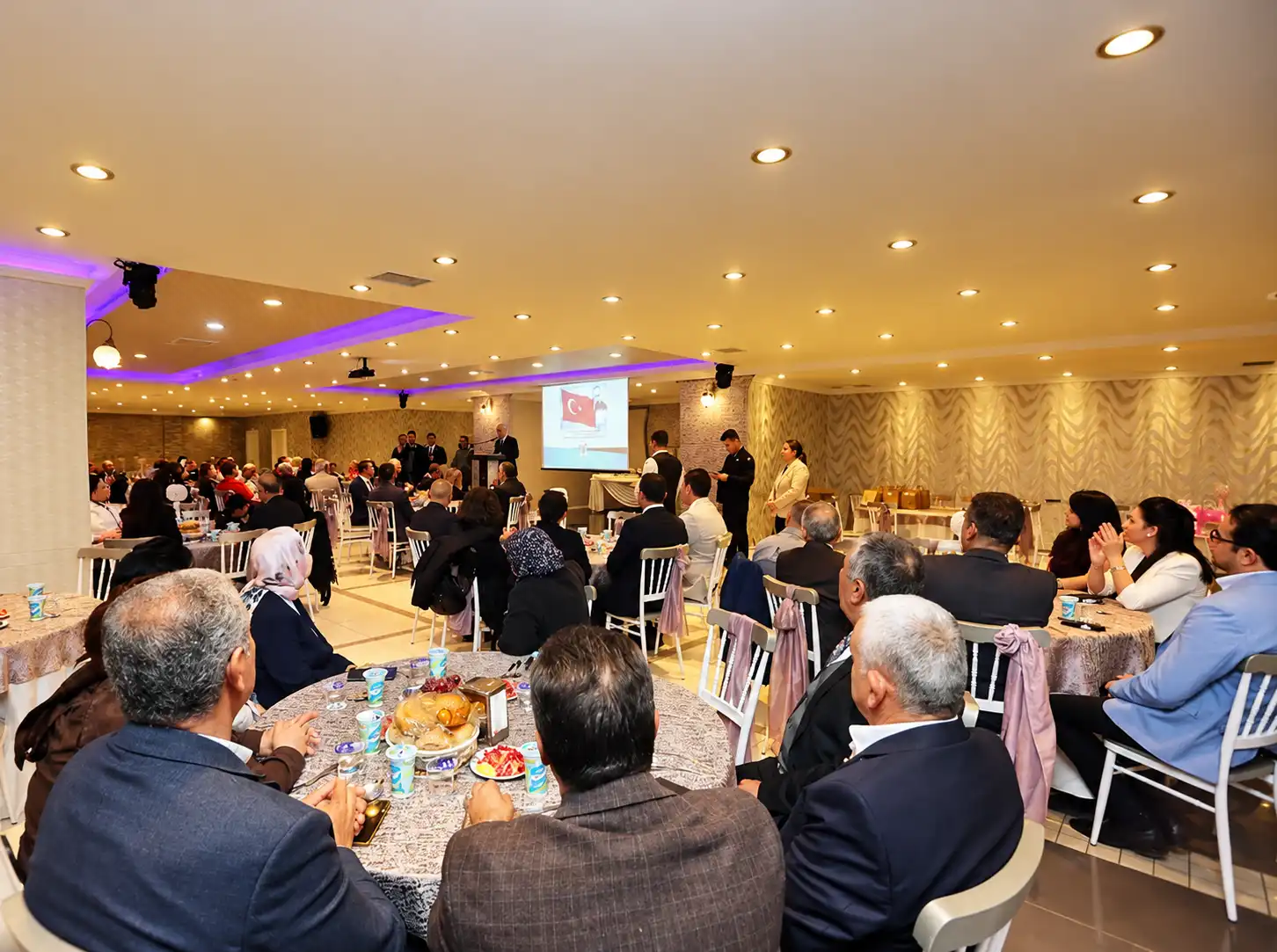 Yenimahalle’de Yeni Halk Kafe Ve Yeni̇mek Müjdesi 2