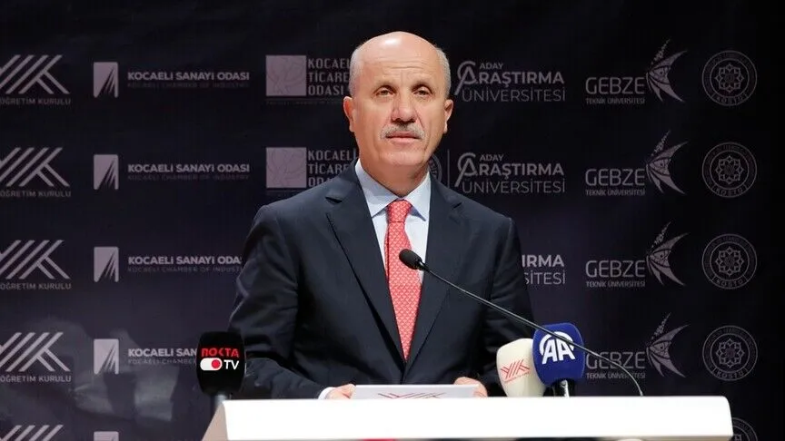 Yök Başkani Erol Özvar