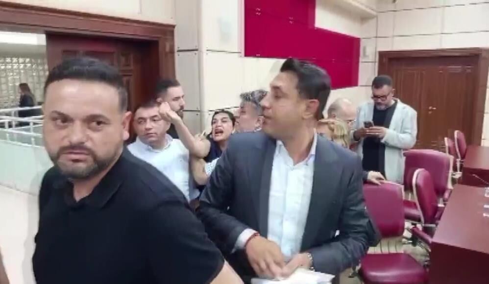 Yüreğir Belediye Meclisi'nde Tartışma Büyüdü
