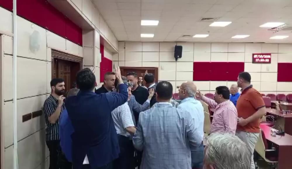 Yüreğir Belediye Meclisi'nde Tartışma