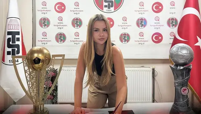 Zeynep Mestan: "Turgutluspor'da bu sezonki tek hedefimiz şampiyonluk"