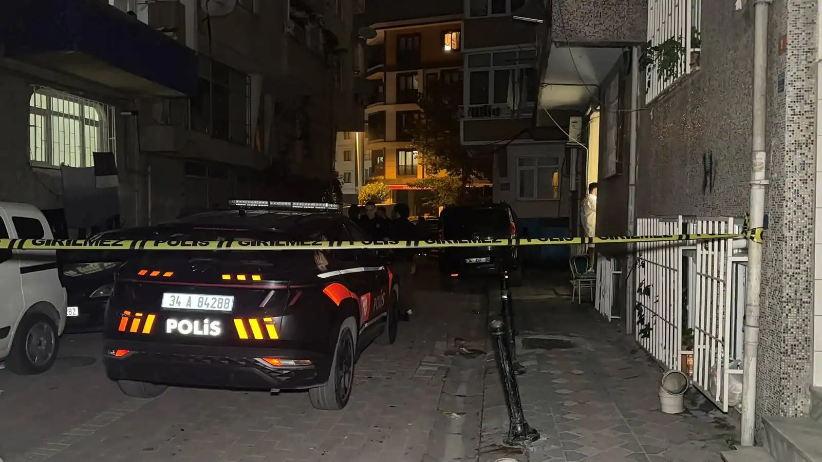 Zeytinburnu’nda polise silahlı saldırı! Bir şüpheli vuruldu, diğeri gözaltında