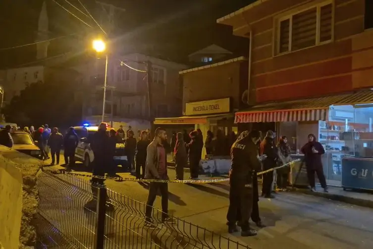 Zonguldak'ta eşine silahla saldırdı, yardıma koşan kişiyi de vurdu