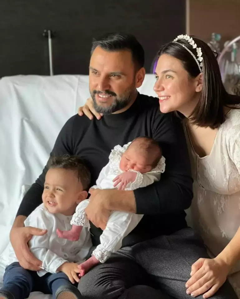 Türkücü Alişan, Instagram hesabından eşi Buse Varol'un yeni yaşını duygusal sözlerle kutladı. Alişan'ın romantik paylaşımına sevenlerinden 'tebrikler' ve 'mutluluklar' yorumları yağdı.