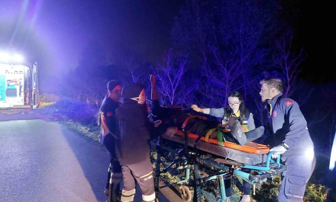 Kazada yaralandı, sigarasını bırakmadı